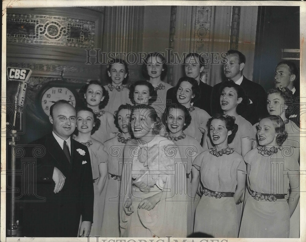 1937 choir performing for CBS Radio - Historic Images