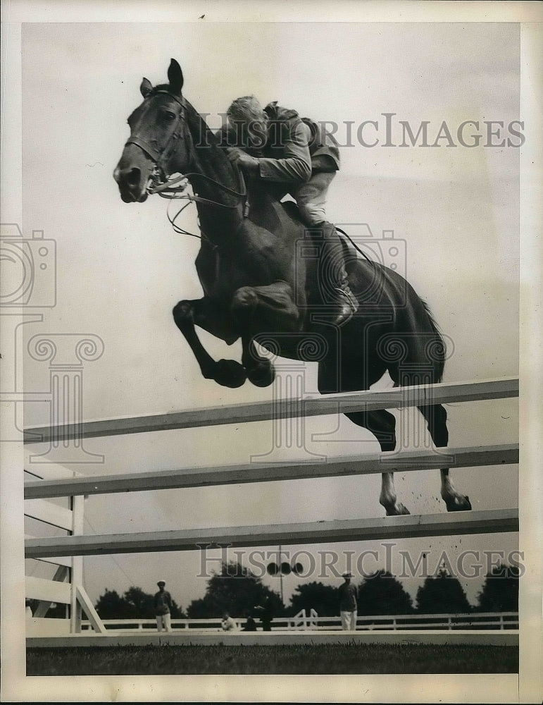 1939 Press Photo Rider J. A. Hale Action Shot Winner Of Maiden Jumpers Class - Historic Images