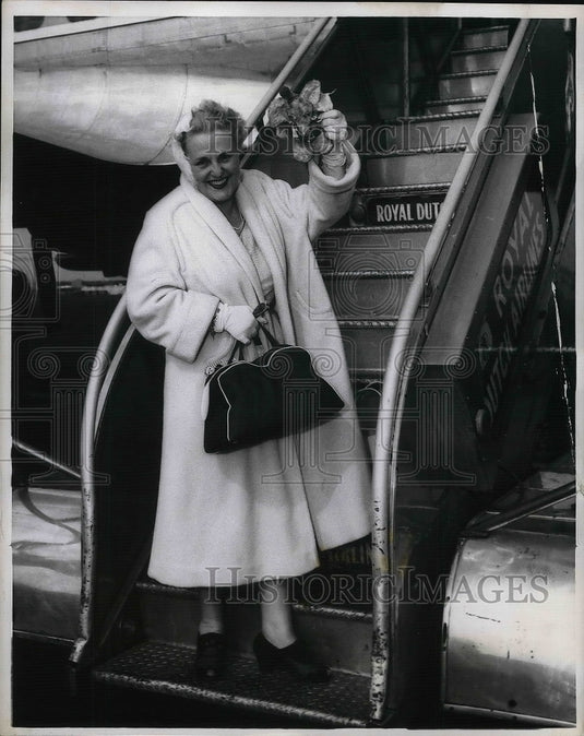 1955 Press Photo Opera Star Mary Bothwell Arriving At Idlewild Airport - Historic Images