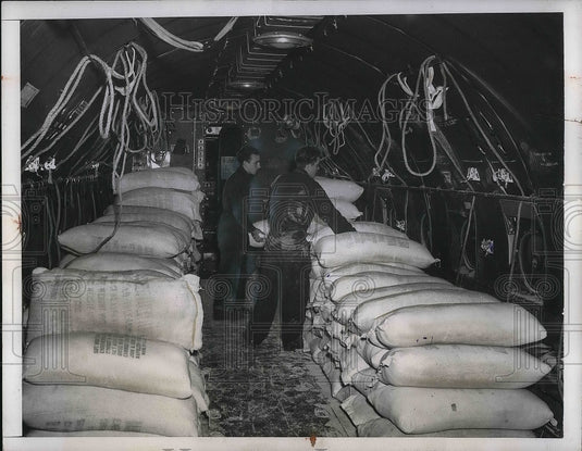 1948 Press Photo Workers Loading Flour On C-57 Transport Plane To United States - Historic Images