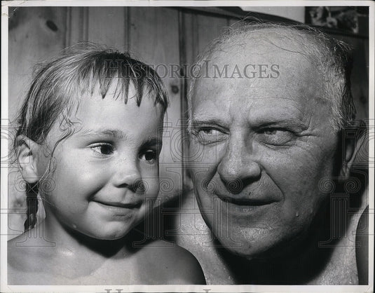 1960 Press Photo Cecil Ell & Jean Habersang At The Sauna In Finland - nea39073 - Historic Images