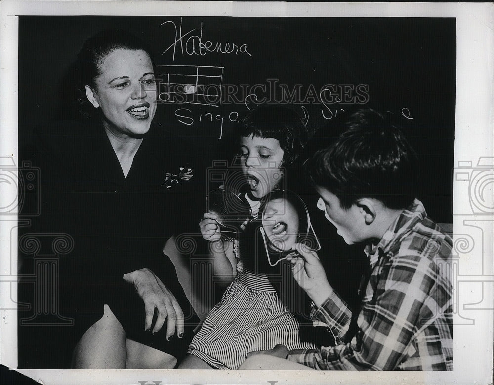 1947 Opera Star Winifred Heidt With Anna Saunders &amp; Don RIch - Historic Images