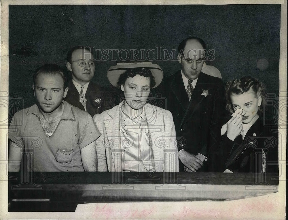 1942 Press Photo Robert Pruitt with wife Alice, Helen Lukasieqicz - Historic Images