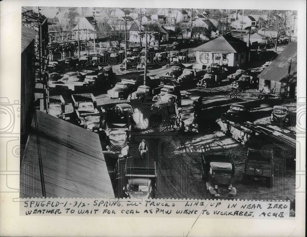 1950 Press Photo Spring Illinois Trucks line up - nea39138 - Historic Images