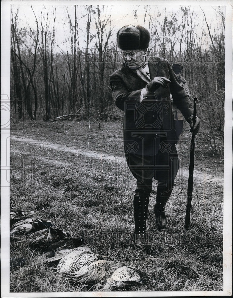 1928 Press Photo Yugoslavian President Josej Broz Tito Hunts Phesants - Historic Images