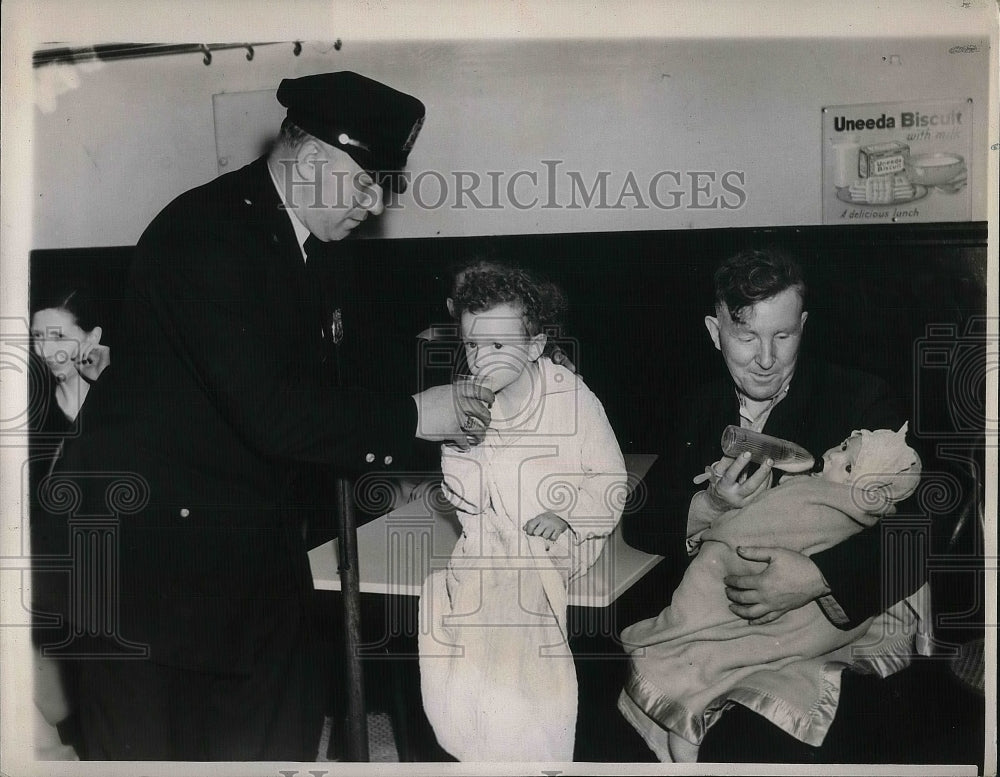 1938 Press Photo Policeman Hubner, Marion Scallon, 4, William Scallon, Patrick - Historic Images