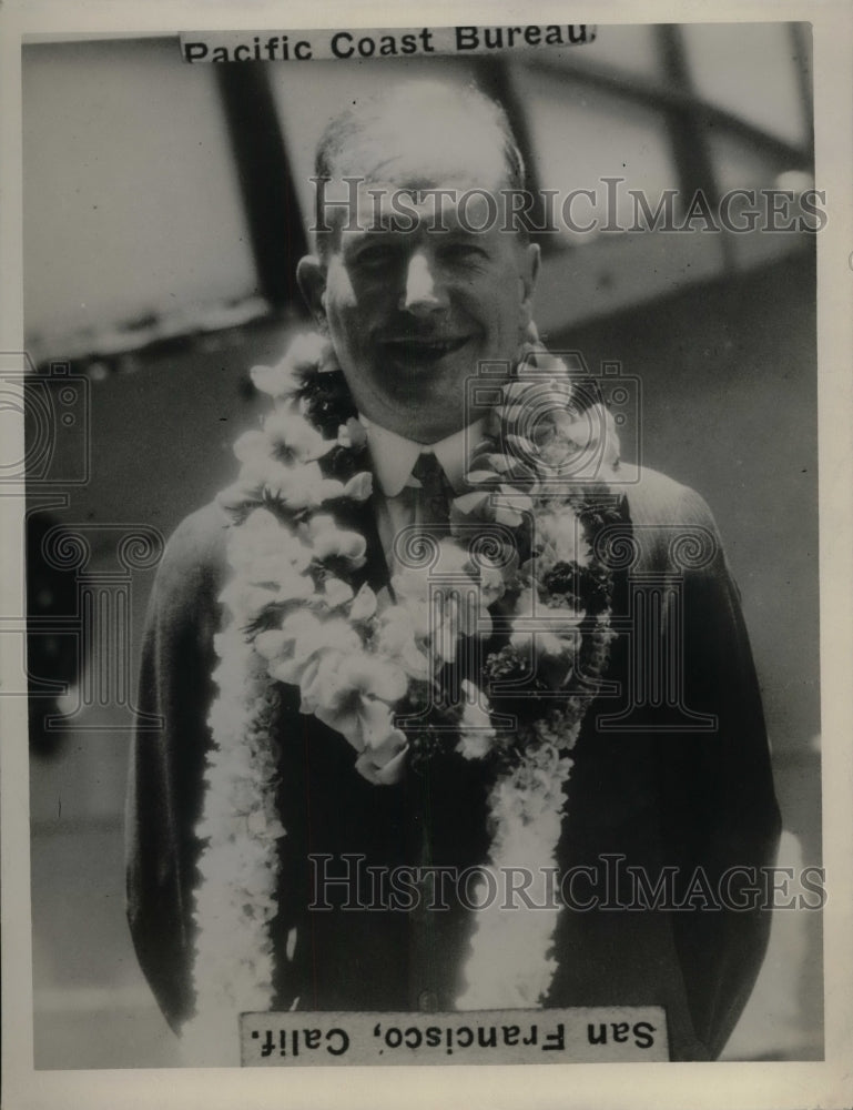 1930 Press Photo Senator Burton Wheeler Greeted In Honolulu Hawaii With Leis - Historic Images