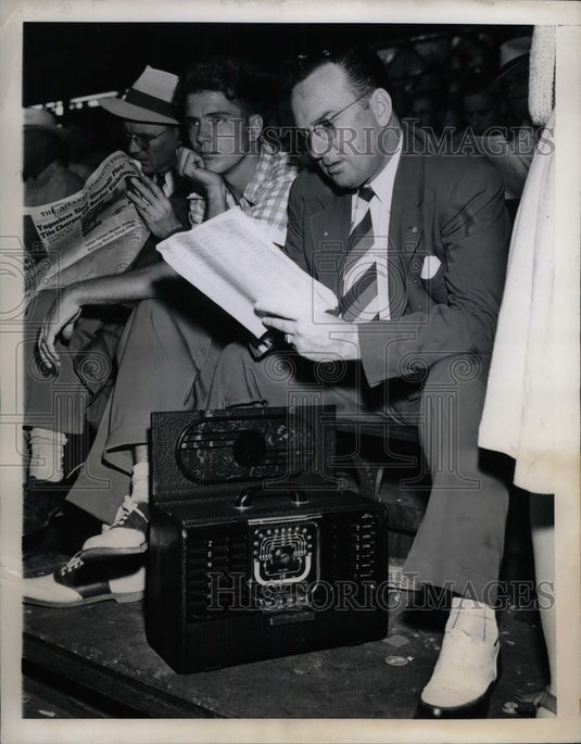 1946 War Surplus Sale Customers Gardner Watson Lawrence Grass - Historic Images
