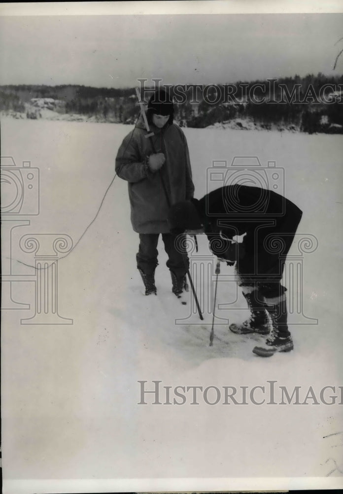 1940 Men Boring Hole In Ice To Insert An Electrode For Iron Mine - Historic Images
