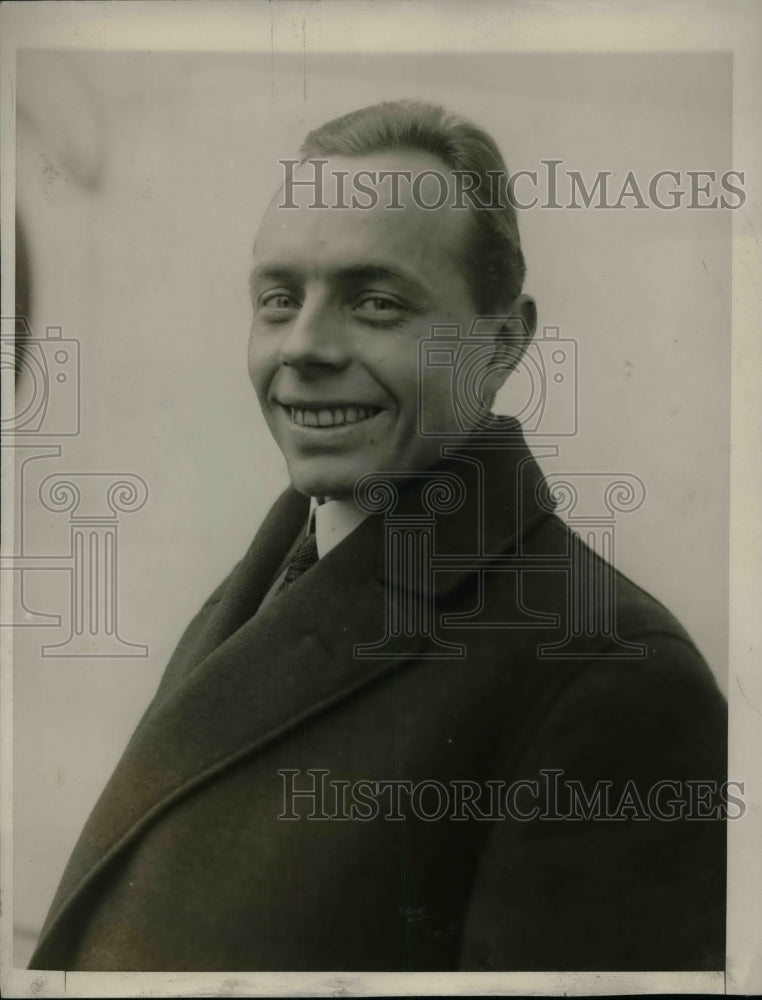 1927 Press Photo Swedish Distance Runner Edwin Wide Arrives In New York - Historic Images