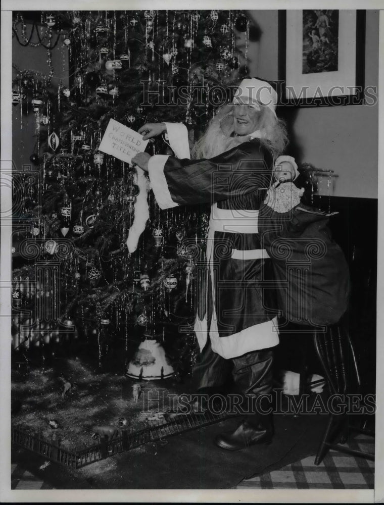 1933 Tommy Loughnan Dresses As Santa Claus  - Historic Images