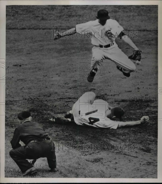 1951 Press Photo Jack Gusick Cubs Shortstop Leaps Over Phillies Del Ennis Safe - Historic Images