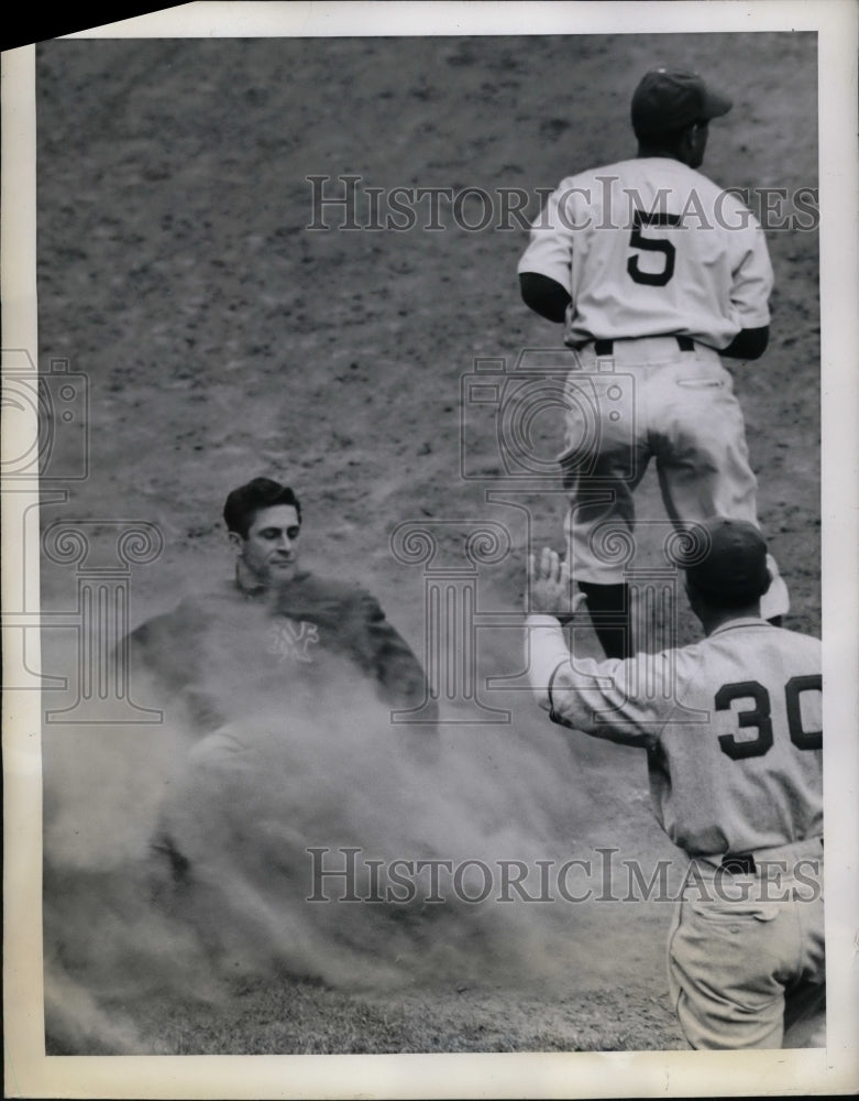 1941 Press Photo Bill Lorhman Giants Safe At 3rd Base Cookie Lavagetto Dodgers-Historic Images