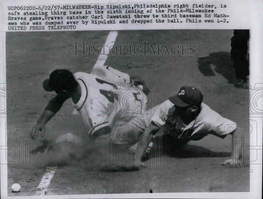 1957 Press Photo Rip Ripulski Philadelphia Milwaukee Carl Sawatksi - nea39637 - Historic Images