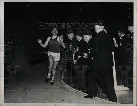 1935 Glenn Cunningham Sets New World's Record For 1500 Meter Run - Historic Images
