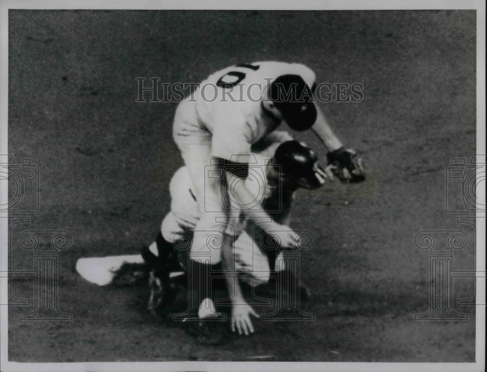 1961 Press Photo Athletics' Dick Howser slides under Yankee shortstop Tony Kubek - Historic Images