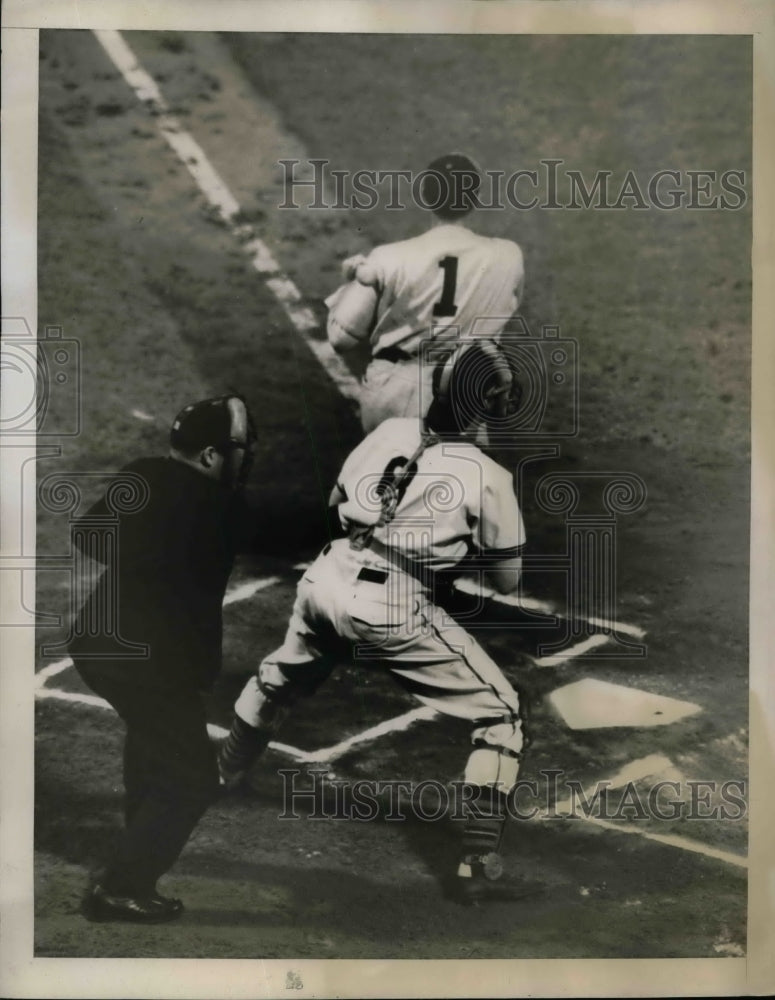 1940 Bees Third Baseman Sebastian Sisti Swings At 1st Pitch Of Game - Historic Images