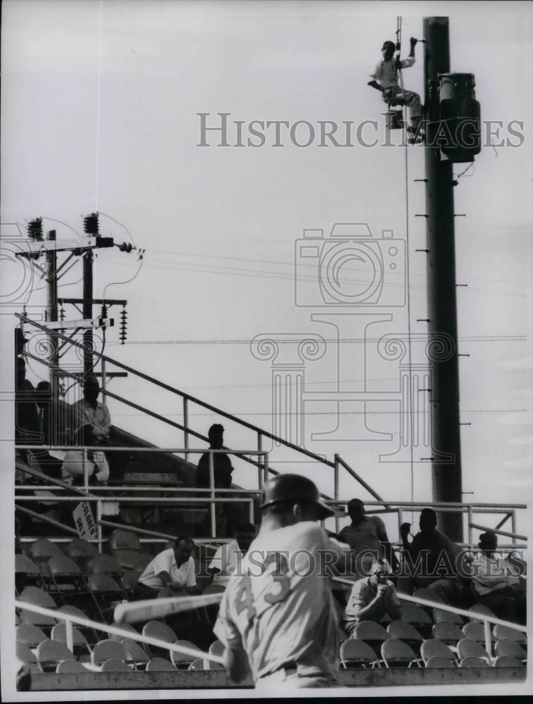 1961 Worker Watches Duke Carmel Infielder Cardinals During Game - Historic Images