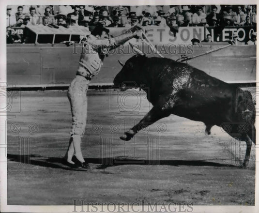 1952 Press Photo Atonio Ordonez Mexican Bullfighter Mexico City Bullfighting - Historic Images