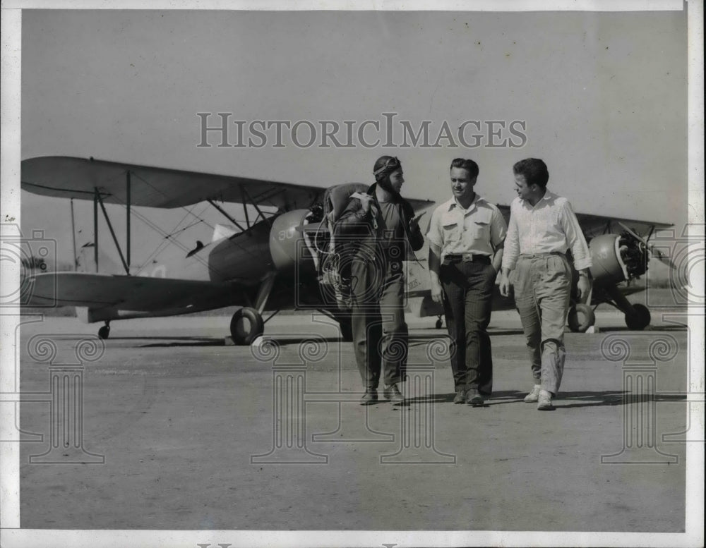 1941 Press Photo Charles Hagset Lewis &amp; Joe Mackin of United &amp; Flying School - Historic Images