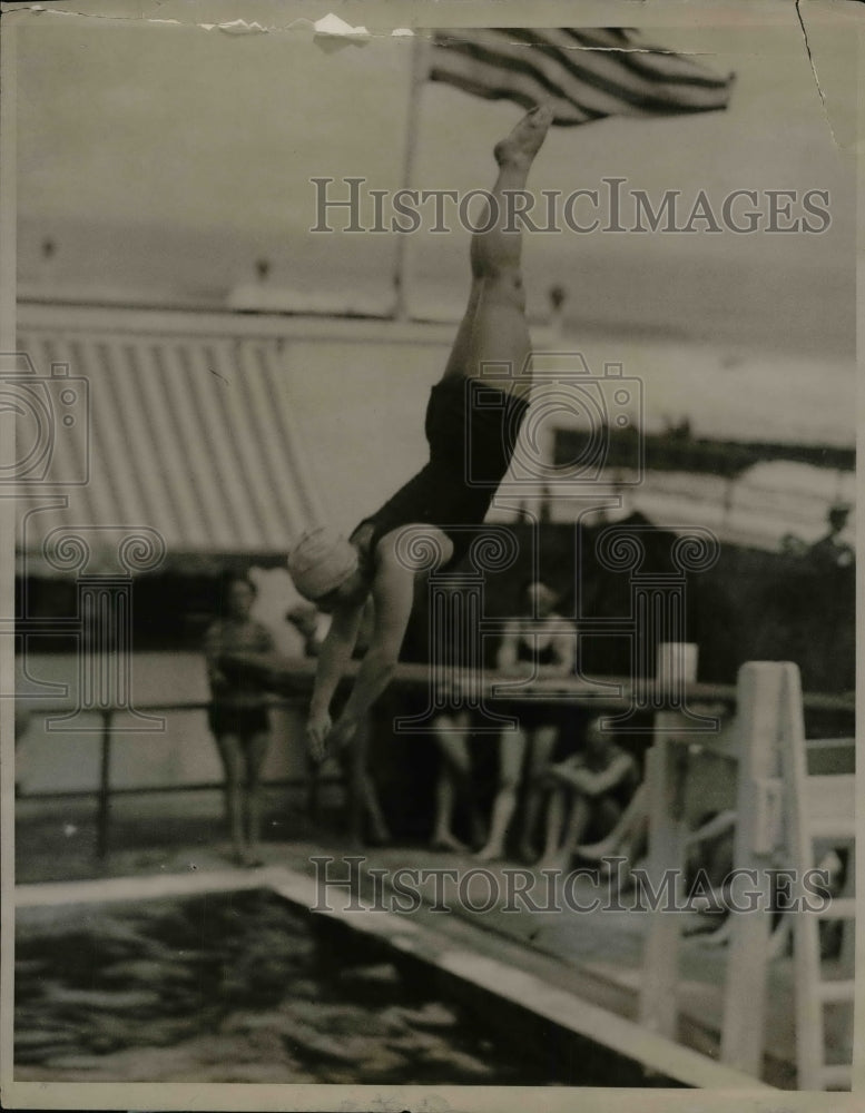 1929 Press Photo Fancy Diving Champion Helen Meany Performing At Long Beach - Historic Images