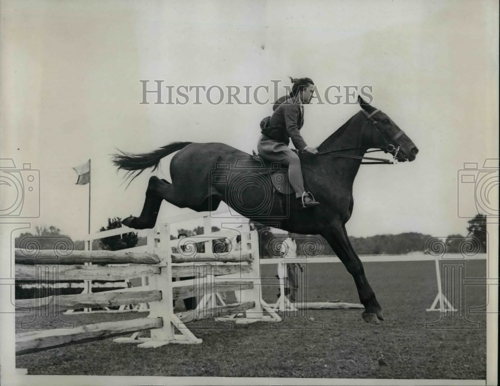 1934 Ann Hasler Riding Strong Boy, Monmouth County Horse Show