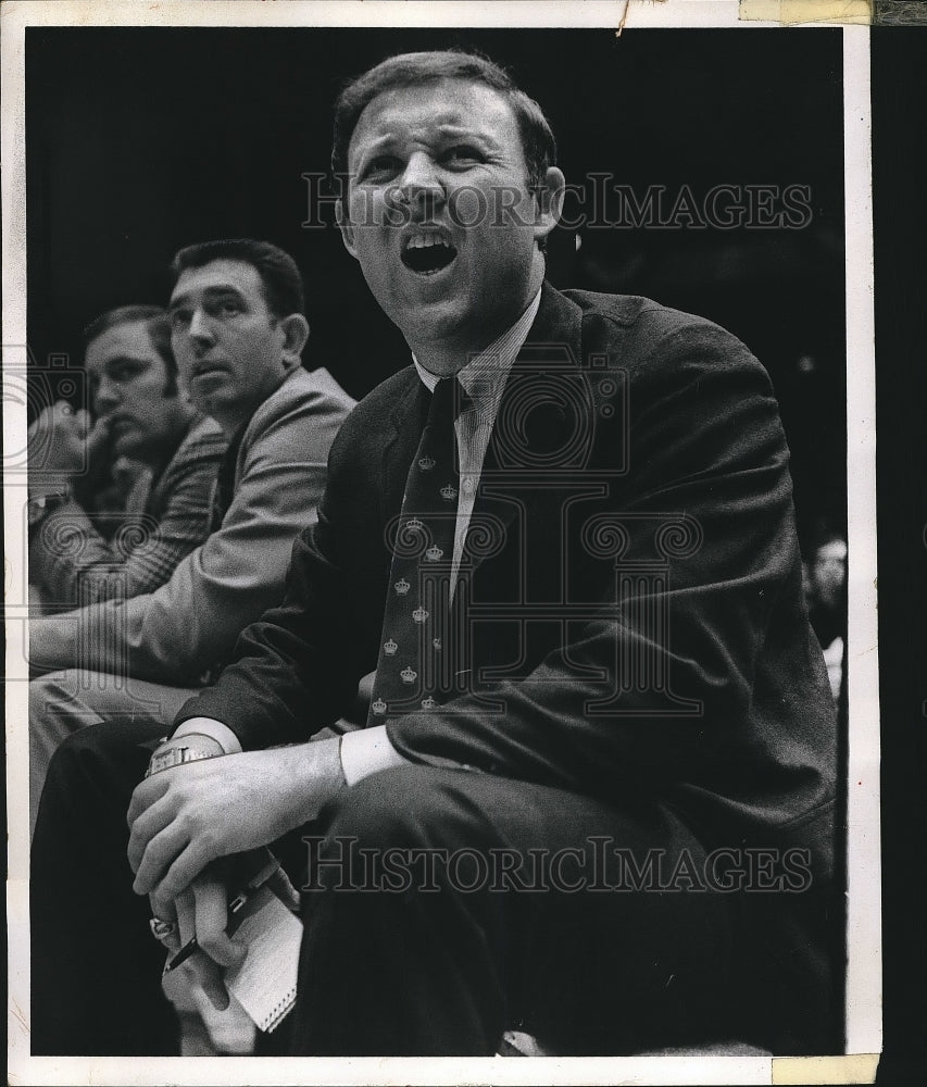 1970 Press Photo Coach yelling during a game. - Historic Images