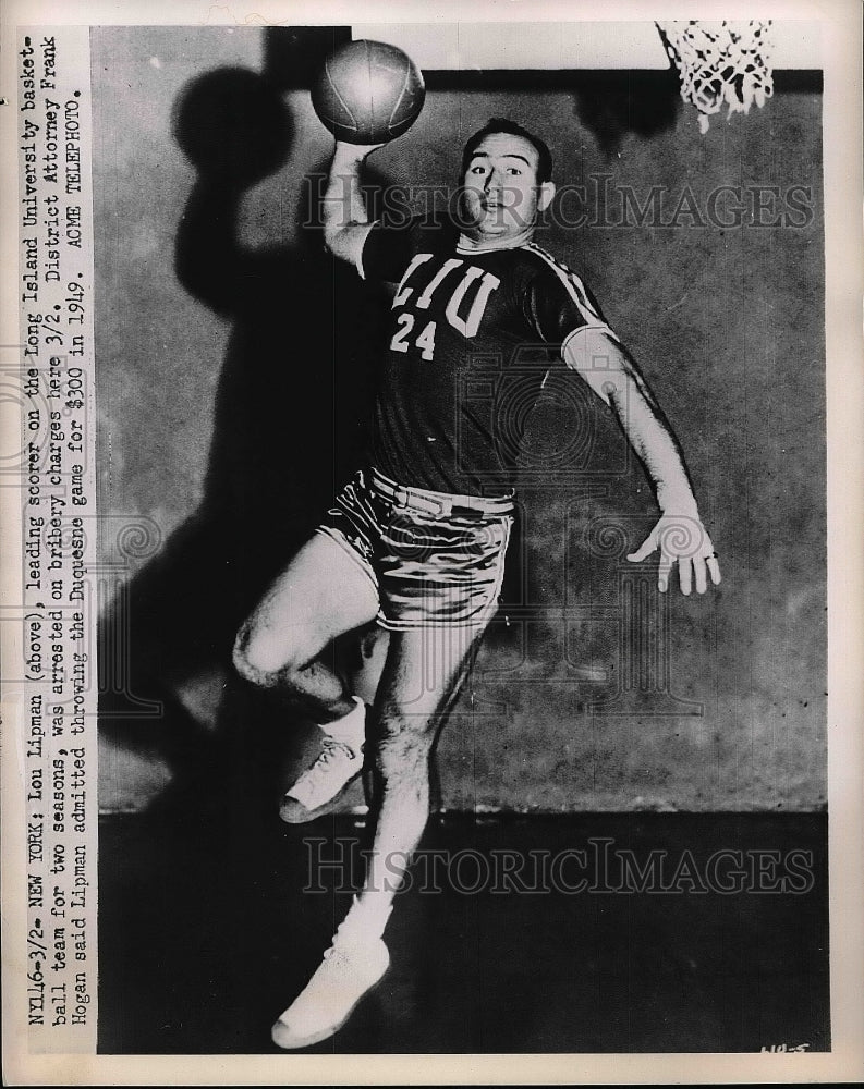1951 Long Island University player arrested on bribery charges. - Historic Images