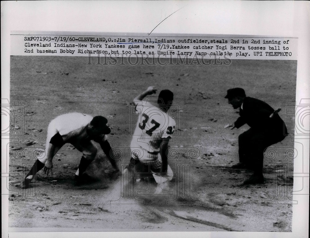 1960 Press Photo Jim Piersall Outfielder Indians Steals 2nd Bobby Richardson - Historic Images