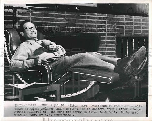 1952 Press Photo Indianapolis Motor Speedway President Wilbur Shaw Resting - Historic Images