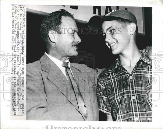 1950 Press Photo Race Car Driver Wilbur Shaw at Soap Box Derby with Bill Freeser - Historic Images