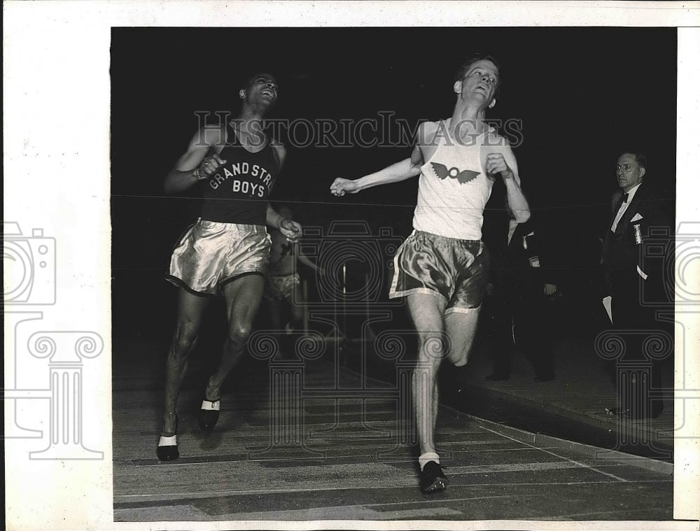 1944 Press Photo Johnny Fulton, James B. Herbert, Mel Sheppard 600 Yard Dash - Historic Images