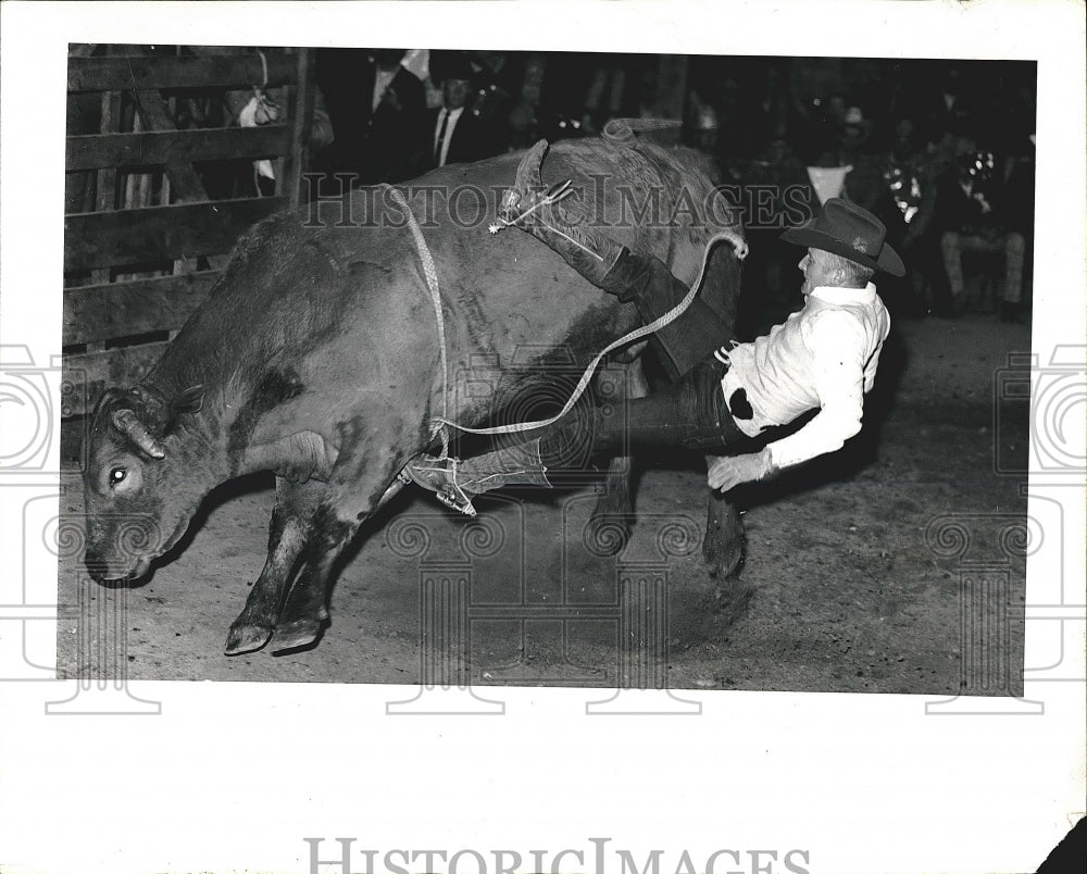 1968 Press Photo Jim Warner, University of Montana Rodeo, Rocky Mountain College - Historic Images