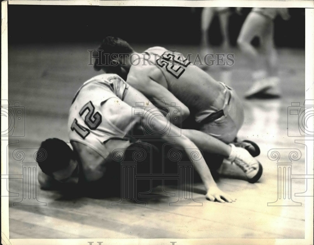 1938 Press Photo Colorado Players Schwartz and Harvey on Floor with NYU Player-Historic Images