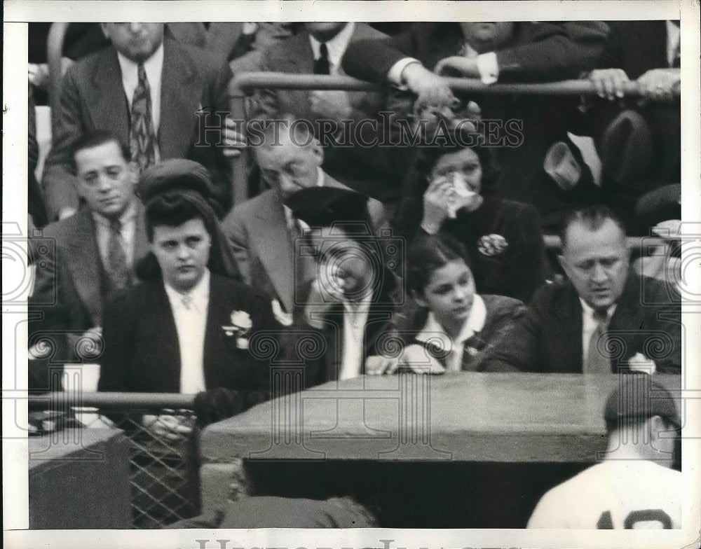 1941 Press Photo Mrs. Fitzsimmons Crying after Dodgers Husband Gets Injured - Historic Images