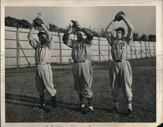 1940 Press Photo Baseball College Pitching Teacher Roy Johnson with Students - Historic Images