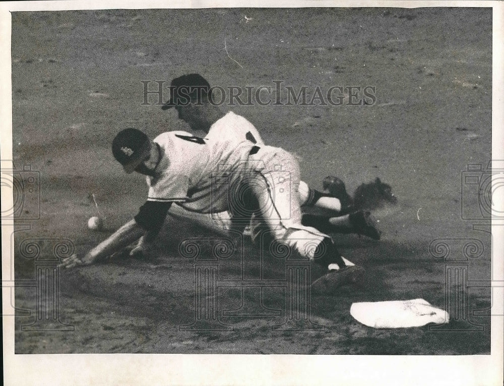 1962 Press Photo Cleveland Indians Pitcher Bob Lemon During Game-Historic Images