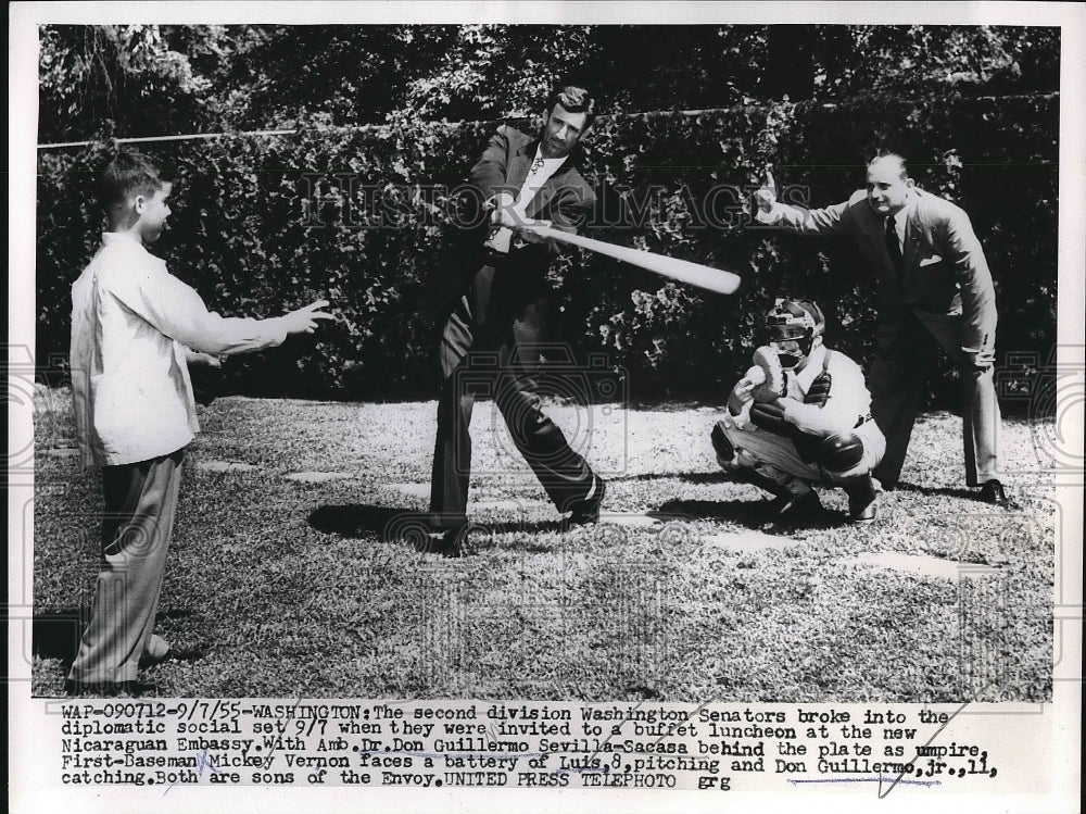 1955 Press Photo Washington Senators Pitcher Don Guillermo Jr. & Mickey Vernon - Historic Images