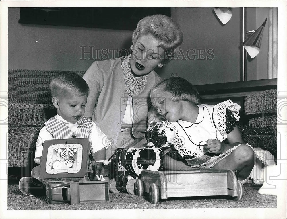 1960 Press Photo Harvey Kuenn III, Mrs. Harvey Kuenn & Robin Kuenn-Historic Images