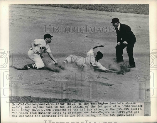 1948 Press Photo Senators Kozar Steals Safely Into 2nd Base In !st Inning - Historic Images