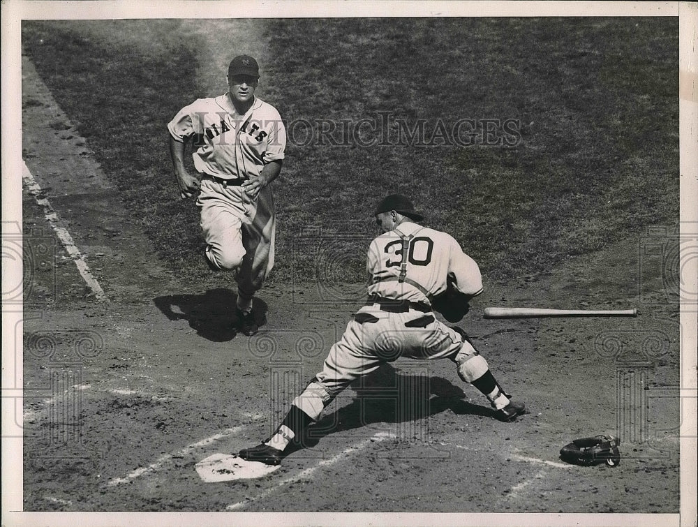 1935 New York Giant Hank Lieber Out At Home On Forced Play - Historic Images