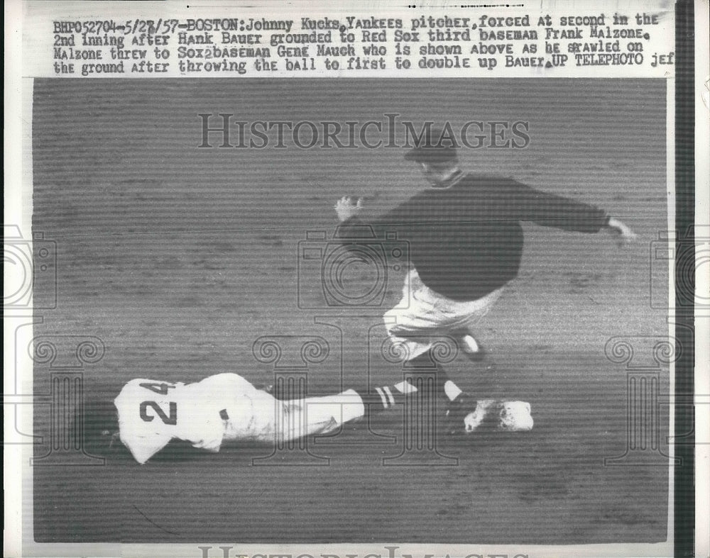 1957 Press Photo Johnny Kucks, Pitcher, out at 2nd, Gene Mauch, makes play-Historic Images