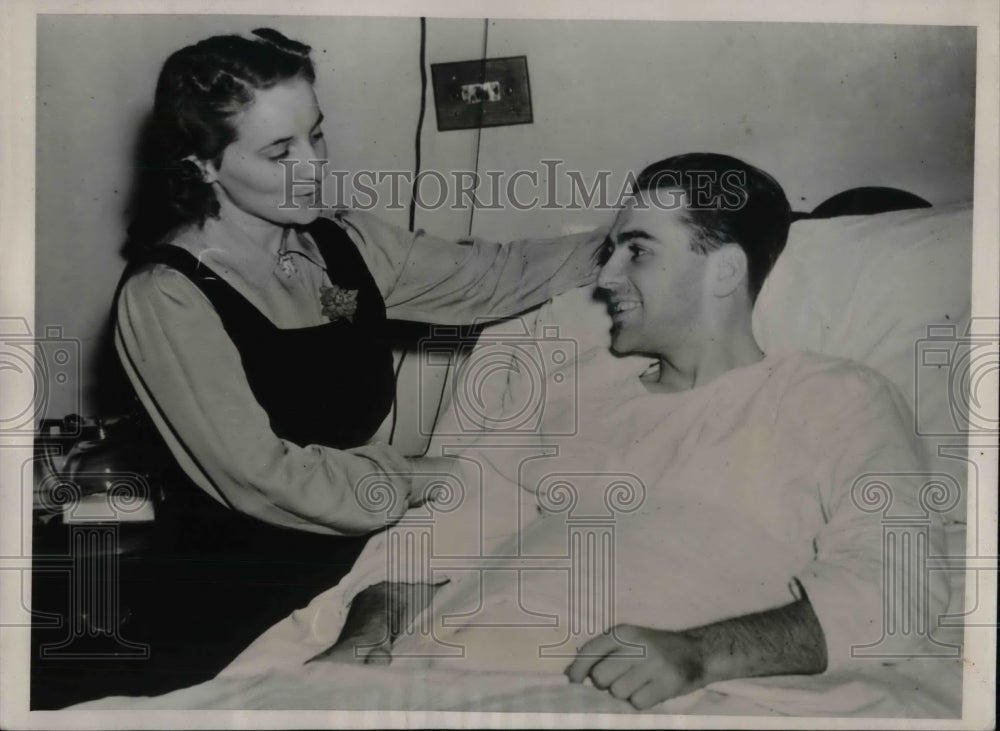 1940 Lou Boudreau Shortstop Cleveland Indians Wife Della Hospital - Historic Images