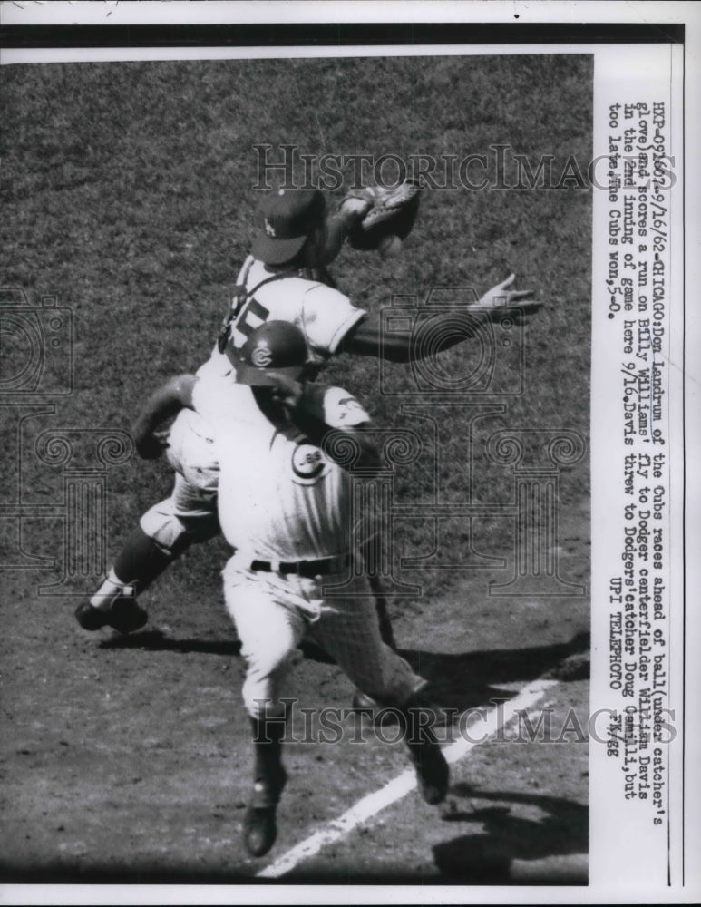 1962 Press Photo Don Landrum Cubs Scores Run Doug Camilli Catcher Dodgers MLB-Historic Images