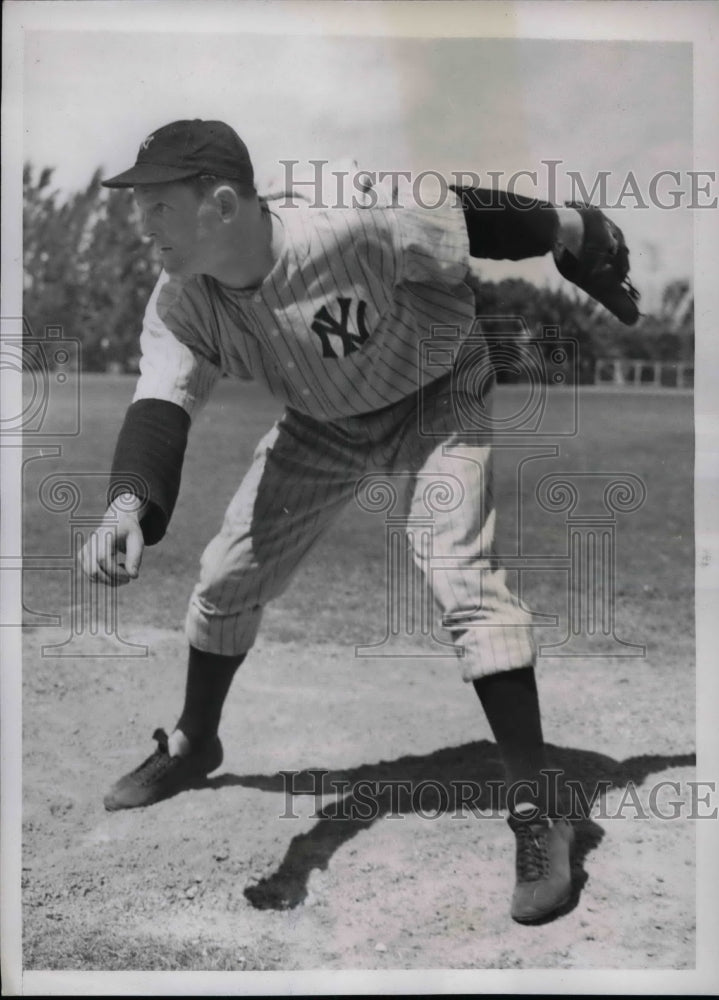 1939 Press Photo Jack Haley Star Rookie Pitcher New York Yankees Spring Training - Historic Images