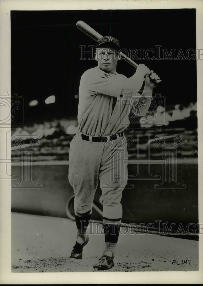 1934 Press Photo Dave Harris, Washington Senators Outfielder - Historic Images