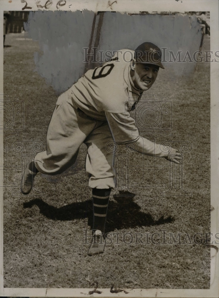 1935 Frank Gabalar throwing a pitch for the New York Giants. - Historic Images