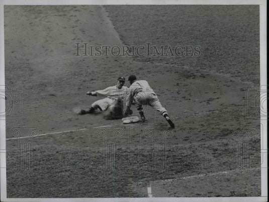 1934 Press Photo Jorgens Out at Third in Yankee and Indians Game - nea44444-Historic Images