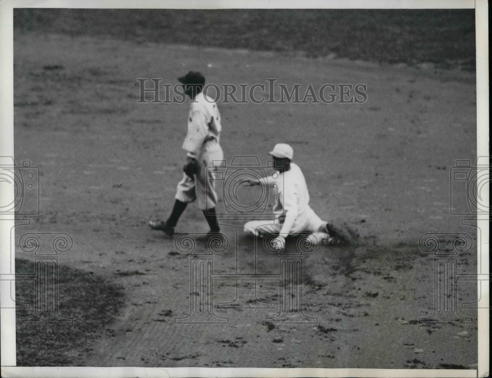 1934 Higgins & Philadelphia Athletics Defeat Yankees at Philadelphia - Historic Images
