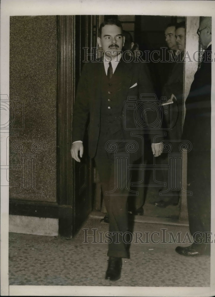 1938 District Atty Thomas Dewey at court for Charles Harnett trial - Historic Images